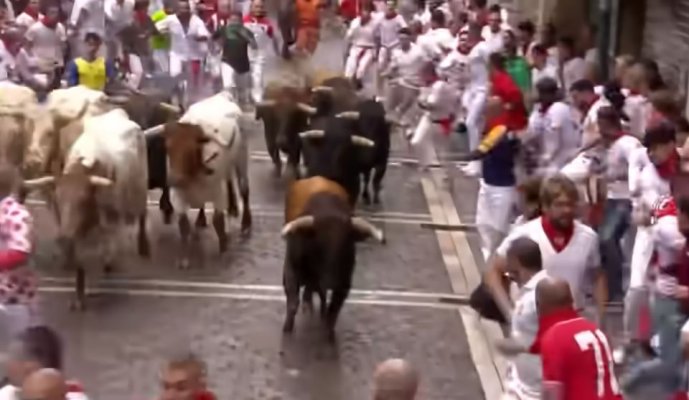 Spania: Şase răniţi uşor după prima cursă cu tauri la festivalul San Fermin