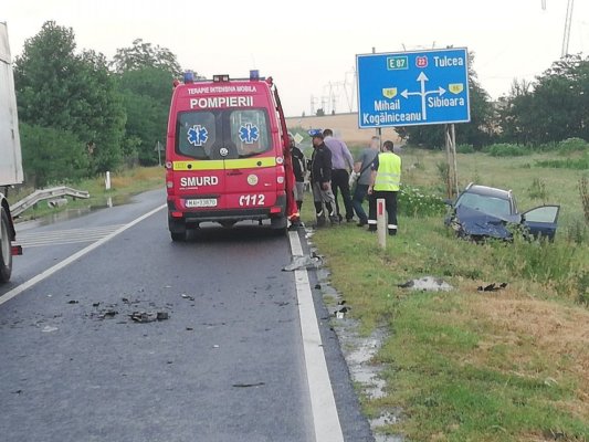 Accident grav între o mașină și un TIR la Sibioara; două persoane au murit