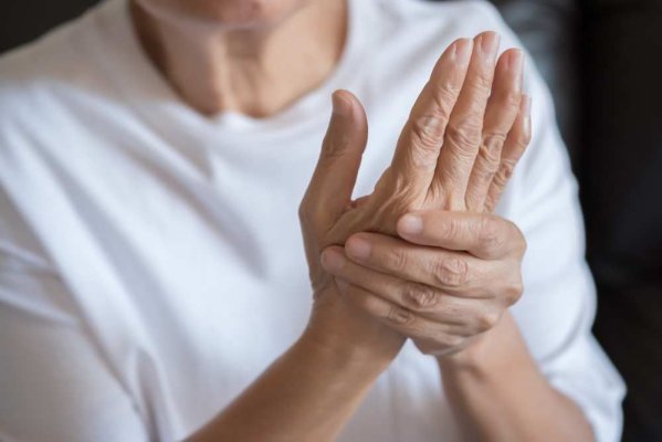 Un nou tratament pentru artrită, lansat de Sandoz