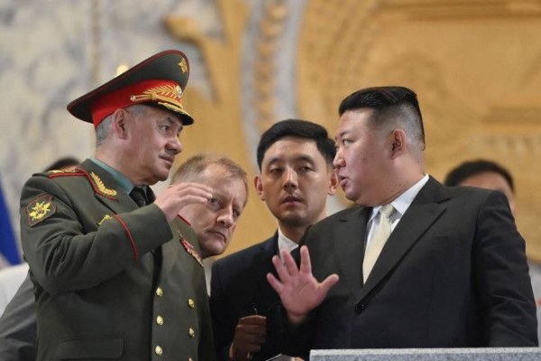 După ce s-a lăudat cu rachetele interzise, Kim l-a scos pe Șoigu și la parada militară