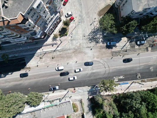 Atenție, șoferi! Se asfaltează carosabilul pe bulevardul Lăpușneanu, între Trocadero și Casa de Cultură