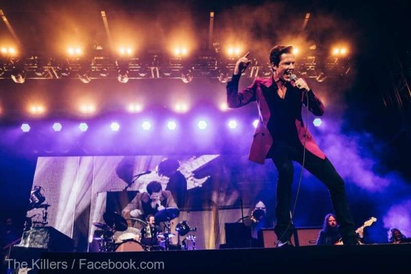 Trupa The Killers se scuză pentru invitarea unui fan rus pe o scenă din Georgia