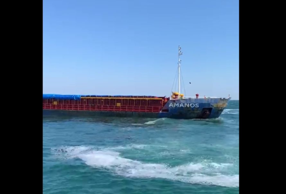 Intervenție de urgență a ARSVOM. Navă în pericol de scufundare la Mangalia. Video