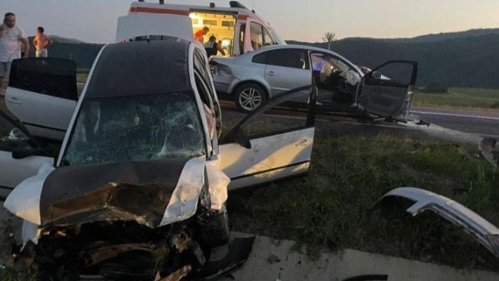 Patru persoane au fost rănite într-un accident pe DN76. Două victime sunt în comă