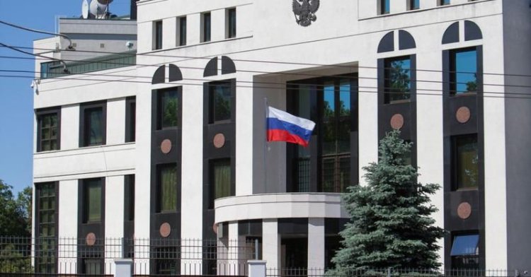 TASS: 45 de angajaţi ai Ambasadei Federaţiei Ruse expulzaţi din Republica Moldova au plecat de la Chişinău