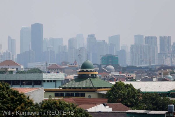 Indonezia: Mii de funcţionari publici, rugaţi să lucreze de la distanţă pentru a reduce poluarea