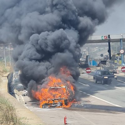 Un autoturism a ars ca o torță, în stația de taxare de la Fetești 