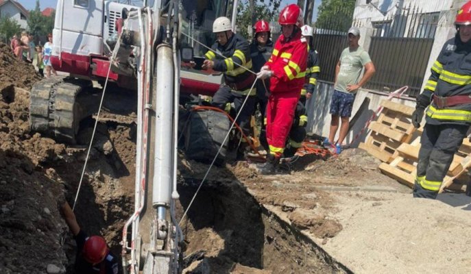 Muncitor care lucra la canalizare, prins sub un mal de pământ, pe un șantier din Dâmbovița