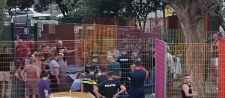 O fetiță a ajuns la spital după ce o masă de ping-pong a căzut peste ea