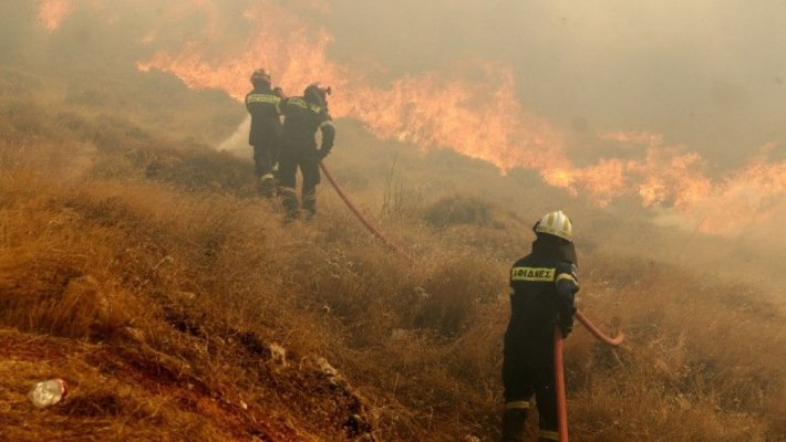 Pompierii din Grecia s-au luptat cu peste 200 de incendii în ultimele 48 de ore