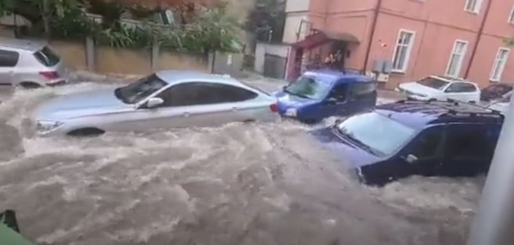 Slovenia solicită ajutor din partea UE şi NATO după inundaţii şi alunecări de teren. Video