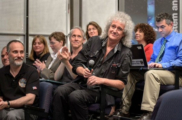 Brian May, chitaristul trupei Queen, a ajutat NASA să recupereze o mostră dintr-un asteroid