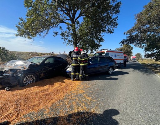 Accident rutier cu trei autoturisme implicate, în județul Tulcea