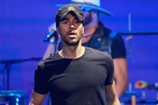 Enrique Iglesias şi-a lansat noul single 'Asi es la vida', o bachata în colaborare cu Maria Becerra