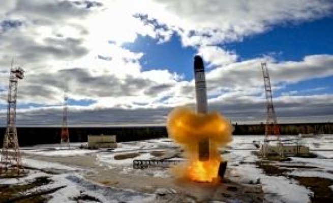 Rusia a plasat în stare de luptă rachetele intercontinentale Sarmat care pot transporta încărcătură nucleară până în SUA