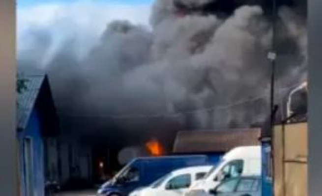 Alertă în Rusia! Incendiu uriaș la un depozit de petrol din Sankt Petersburg! Video