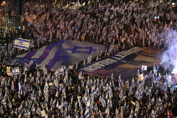 Sute de mii de oameni au ieșit din nou în stradă împotriva guvernului din Israel