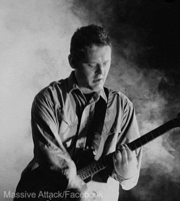 Formaţia Massive Attack a confirmat moartea chitaristului Angelo Bruschini