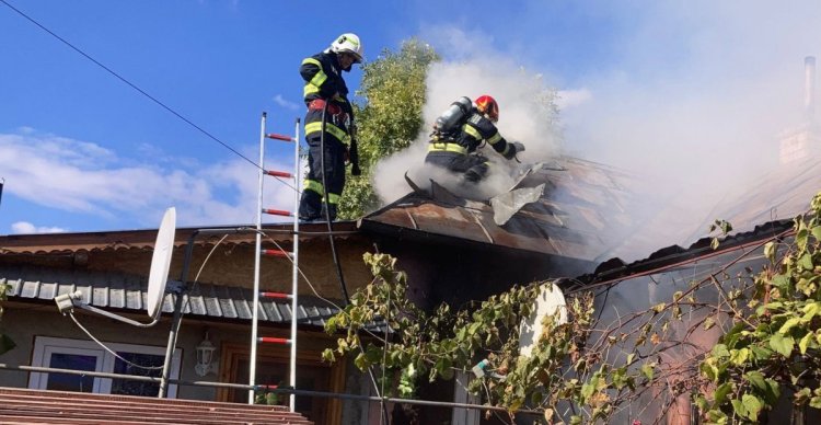 Incendiu puternic la o casă din localitatea Smârdan