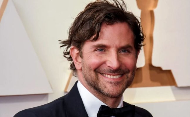 Noua cucerire a lui Bradley Cooper este un celebru model! Actorul este cu 20 de ani mai în vârstă