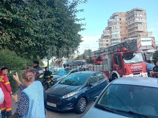 Alertă în zona Boema! S-a prăbușit tavanul unui apartament, după ce s-a lucrat la acoperiș. Video