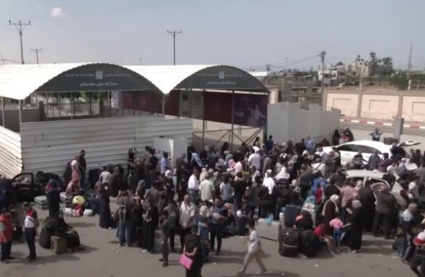 Un grup de 17 cetăţeni români şi familiile acestora aflaţi în Fâşia Gaza au fost evacuaţi în Egipt