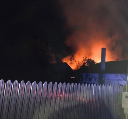 Incendiu violent la o casă în Ialomița