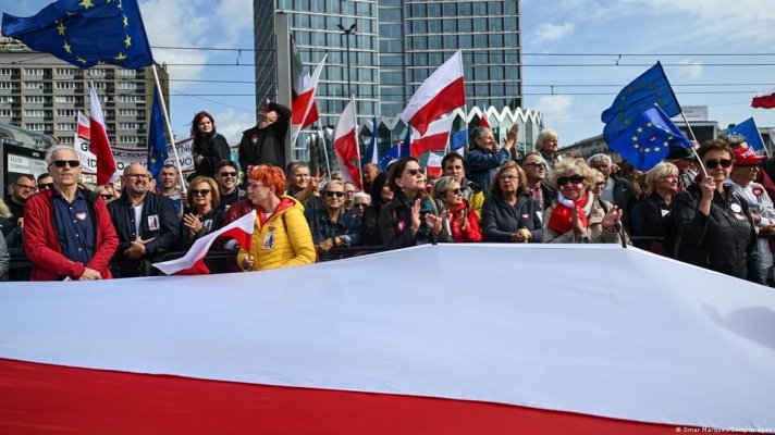 Alegeri legislative în Polonia: Haos informativ, manipulări şi propagandă