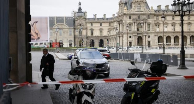 Palatul Versailles evacuat din nou după o alertă cu bombă