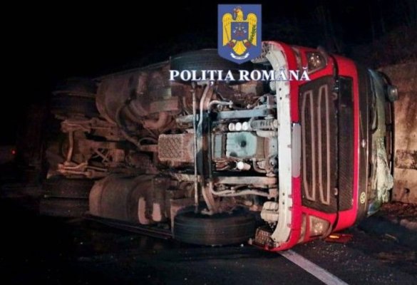 O cisternă încărcată cu combustibil termic lichid s-a răsturnat pe un drum național