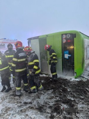Plan Roșu activat în Ialomița. Un autocar cu 40 de pasageri s-a răsturnat din cauza condițiilor meteo