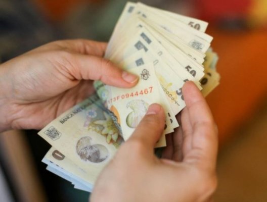 Comercianții continuă să reducă plățile cu cash, chiar dacă Guvernul a renunțat la limita de numerar