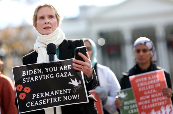 Actrița Cynthia Nixon face greva foamei: Cere armistițiu permanent în Fâșia Gaza. Video