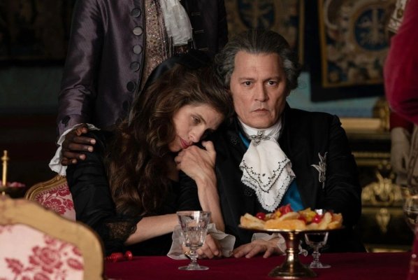 Johnny Depp rupe în cinematogafe: Joacă în propriul film rolul lui Ludovic al XV-lea. Video