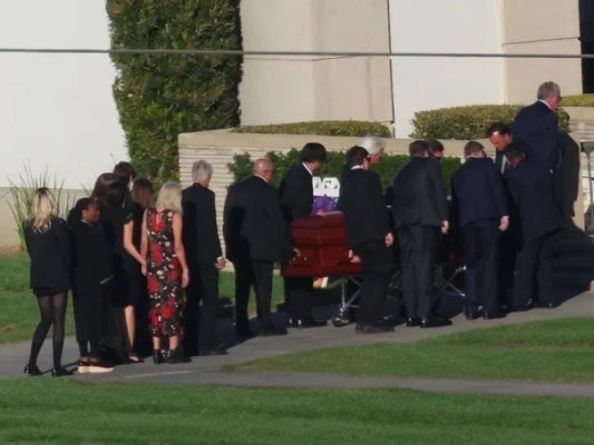 Actorul Matthew Perry, din serialul 'Friends' a fost înmormântat în Los Angeles
