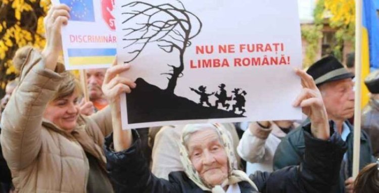 Ucraina continuă sfidarea României: A tipărut manuale de Limba moldovenească pentru copiii români