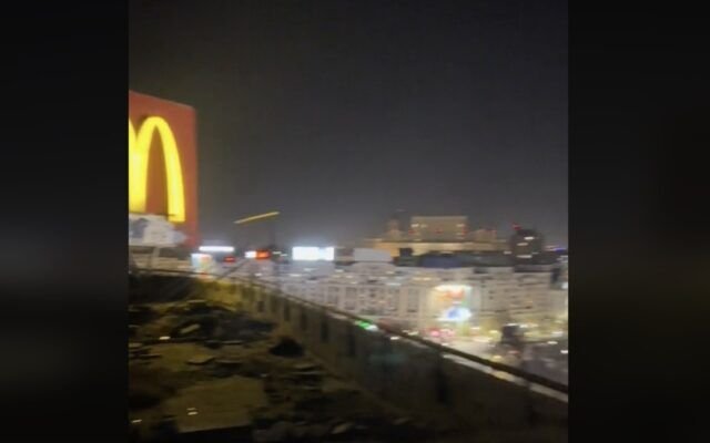 Teribilism pentru Tik-Tok: 18 copii s-au filmat pe acoperișul unui restaurant McDonald's. Video
