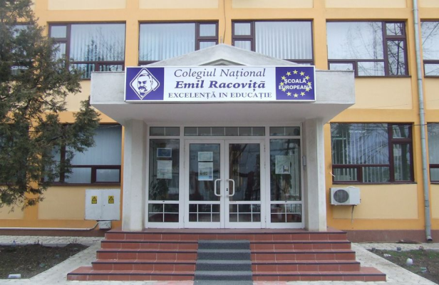 O elevă de clasa a V-a a căzut de la etajul al doilea al unui Colegiu