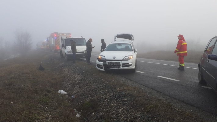 Ceața face victime! Accident rutier la Mihai Viteazu, între 3 mașini și un TIR: printre răniți, un copil