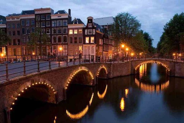 Amsterdam implementează o limită de viteză de 30 km/h pe majoritatea arterelor din oraş
