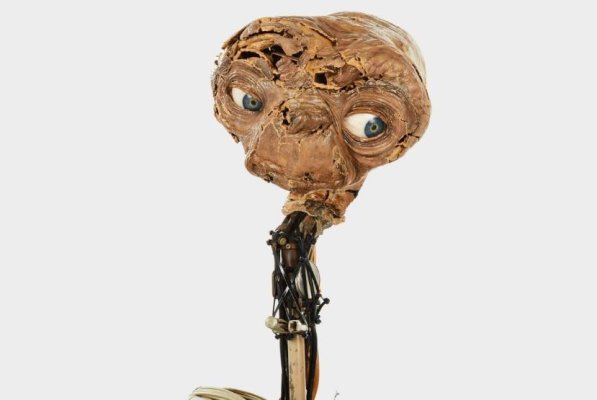 Capul lui 'E.T.' a fost vândut la licitație cu 635.000 de dolari, sub așteptări