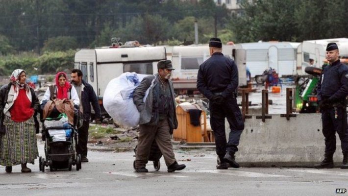 Romii din Paris, evacuați din suburbii, într-o largă operațiune a poliției în mahalalele migranților