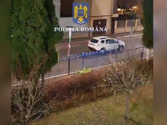 Polițiștii brașoveni au reținut două femei acuzate de furt calificat. Video