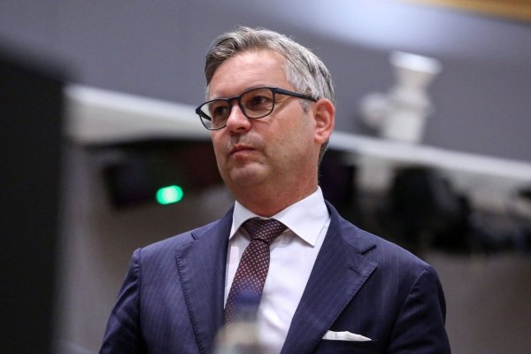 Ministrul austriac al finanţelor, lăsat fără permisul auto pentru 30 de zile pentru depăşirea limitei de viteză