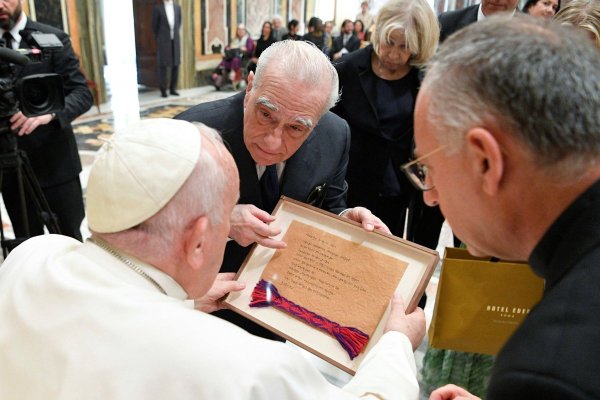 Regizorul Martin Scorsese s-a întâlnit cu papa Francisc la Vatican
