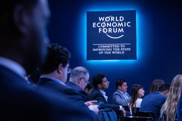 Elita de la Davos vede jumătatea plină a paharului când vine vorba de economia mondială