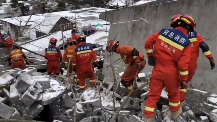 44 de oameni au fost îngropați după o alunecare de teren în China