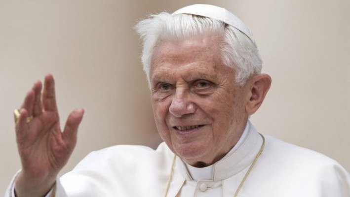 Benedict al XVI-lea nu ar fi autorizat binecuvântările pentru cuplurile de acelaşi sex, afirmă un asistent al fostului papă