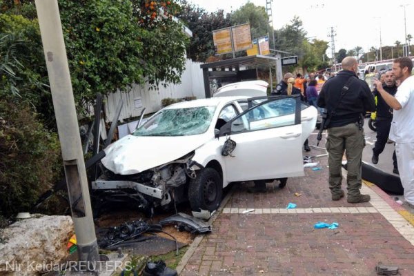 Israel: Doi palestinieni au ucis o femeie şi au rănit alte 12 persoane intrând cu maşina în trecători