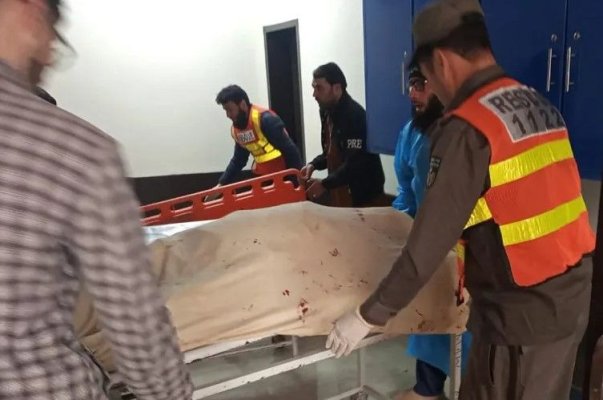 Pakistan: Cinci poliţişti care asigurau protecţia unei echipe de vaccinare, ucişi într-un atentat cu bombă